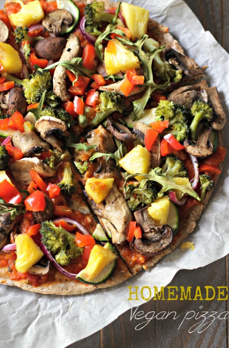 Pizza de cogumelos, vegetais e abacaxi