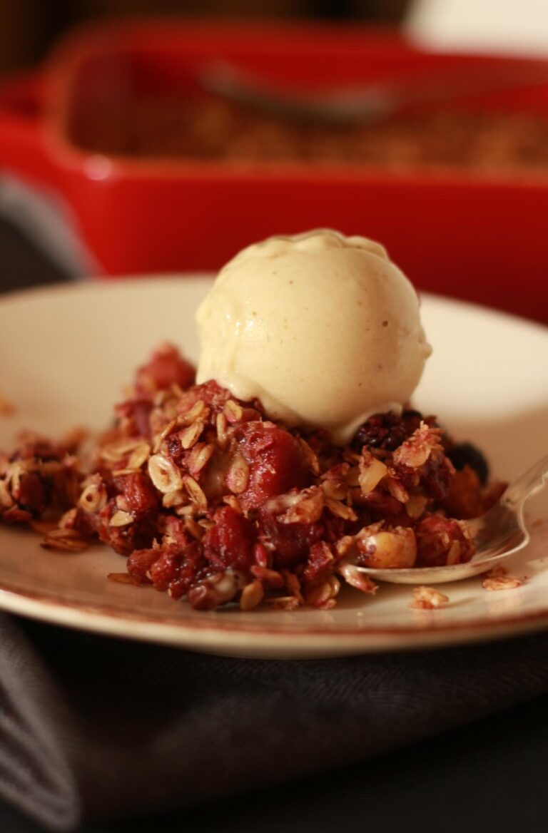 Crumble com bola de gelado