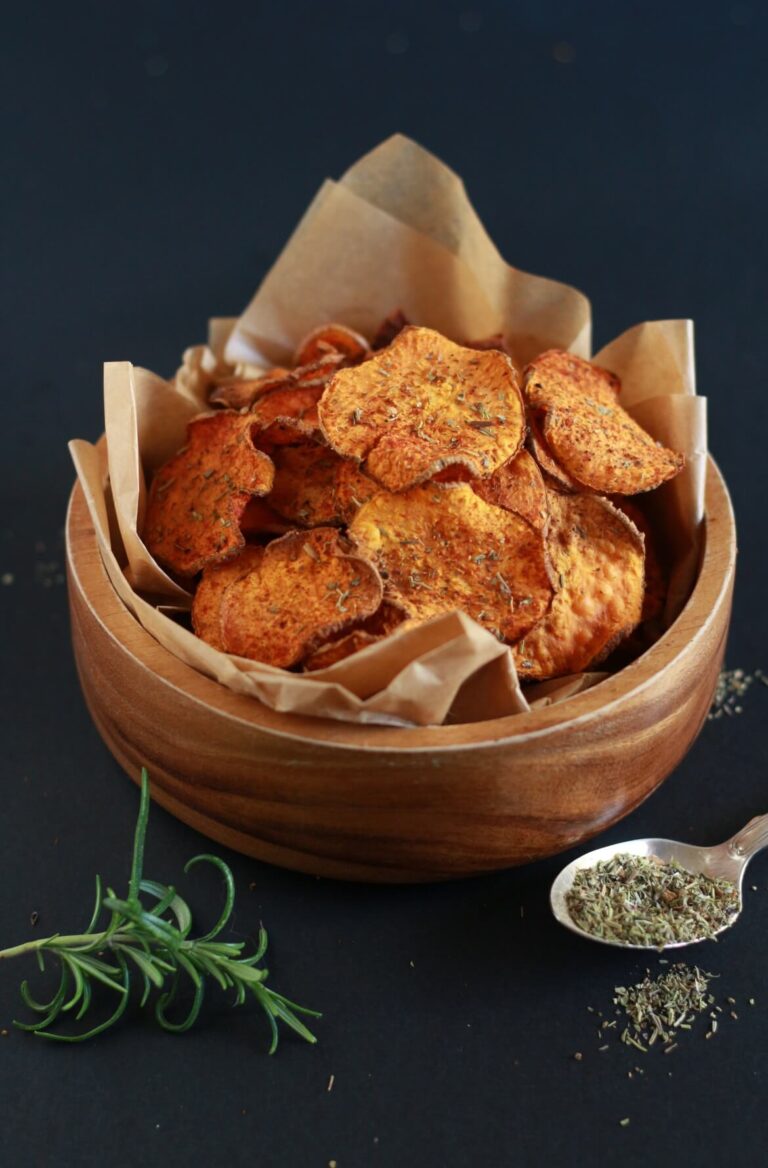 Taça de chips de batata doce