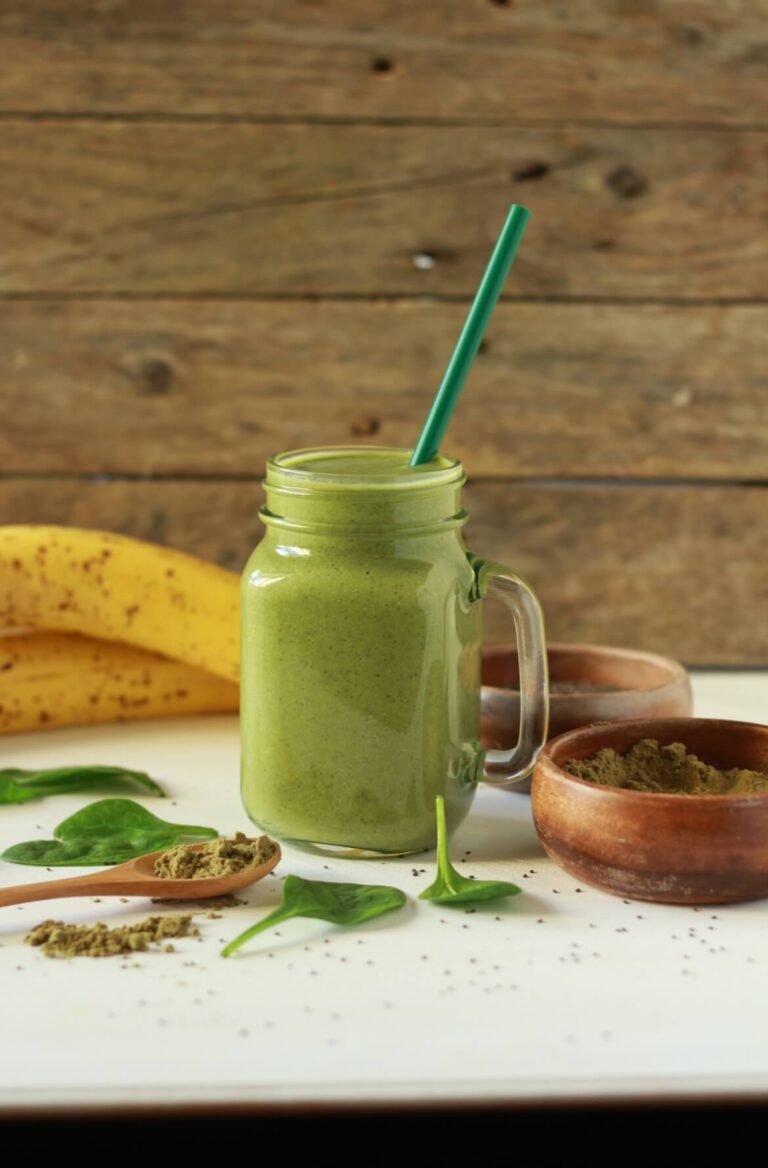 Copo de batido verde