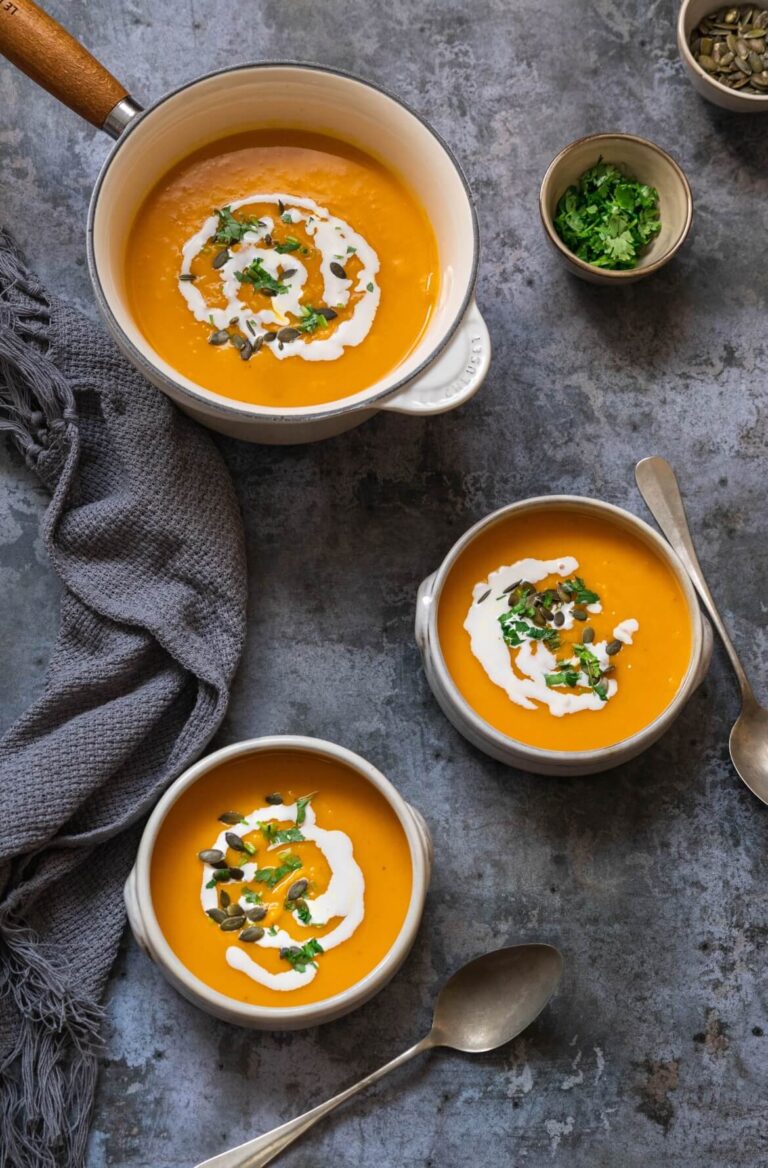 tacho com sopa de gengibre e abóbora
